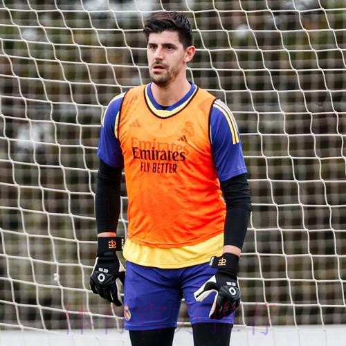 已伤缺八个月!六台:库尔图瓦今天上场单独训练 已伤缺八个月!六台:库尔图瓦今天上场单独训练